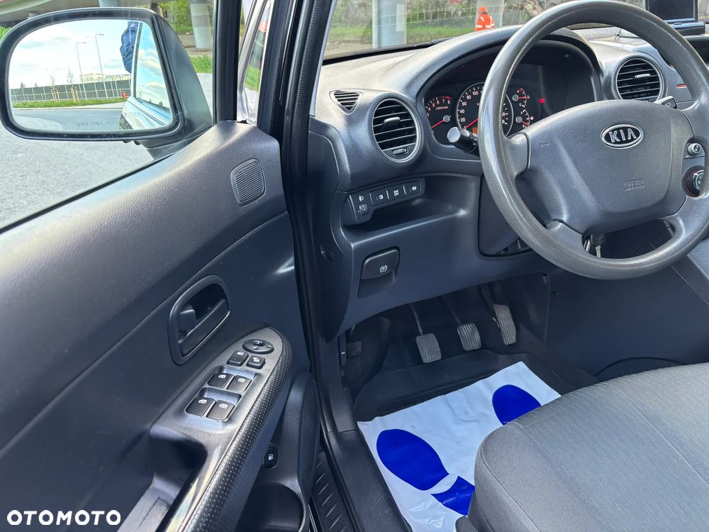 Kia Carens 1.6 Tour - 17