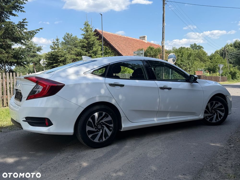 Honda Civic 1.5 i-VTEC Turbo CVT Elegance - 25