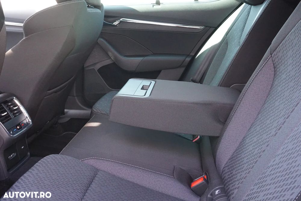 Skoda Octavia 2.0 TDI DSG Style - 33