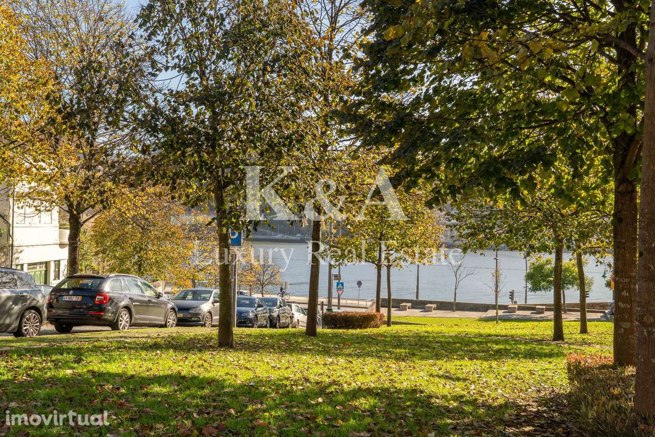 Moradia com potencial, próxima da Foz, com vistas sobre o Rio Douro - Grande imagem: 3/5