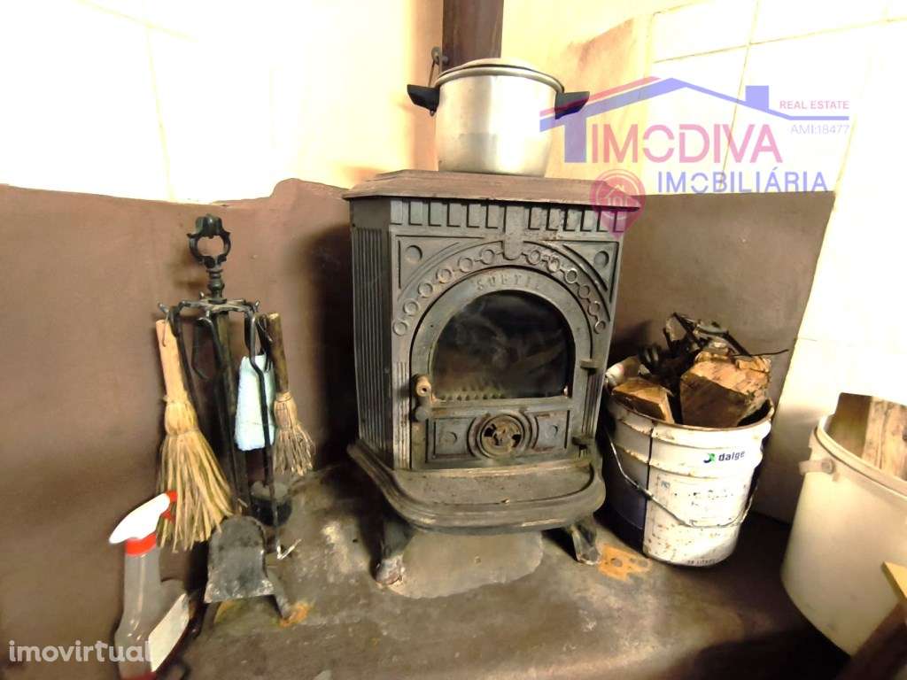 Moradia T2+1 habitável com casa de arrumos e terreno em Graça - Grande imagem: 4/49