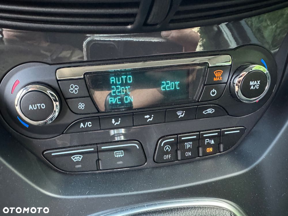 Ford Kuga 2.0 TDCi 4x4 Titanium - 34