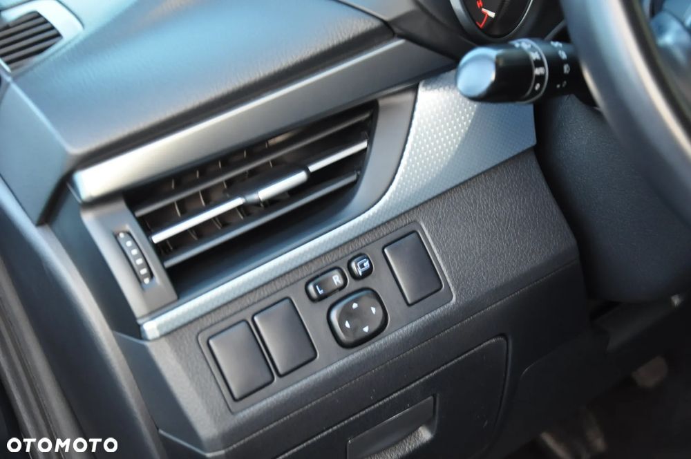 Toyota Avensis Touring Sports 1.8 Edition-S - 30