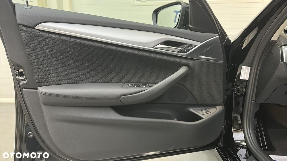 BMW Seria 5 520d xDrive MHEV - 12