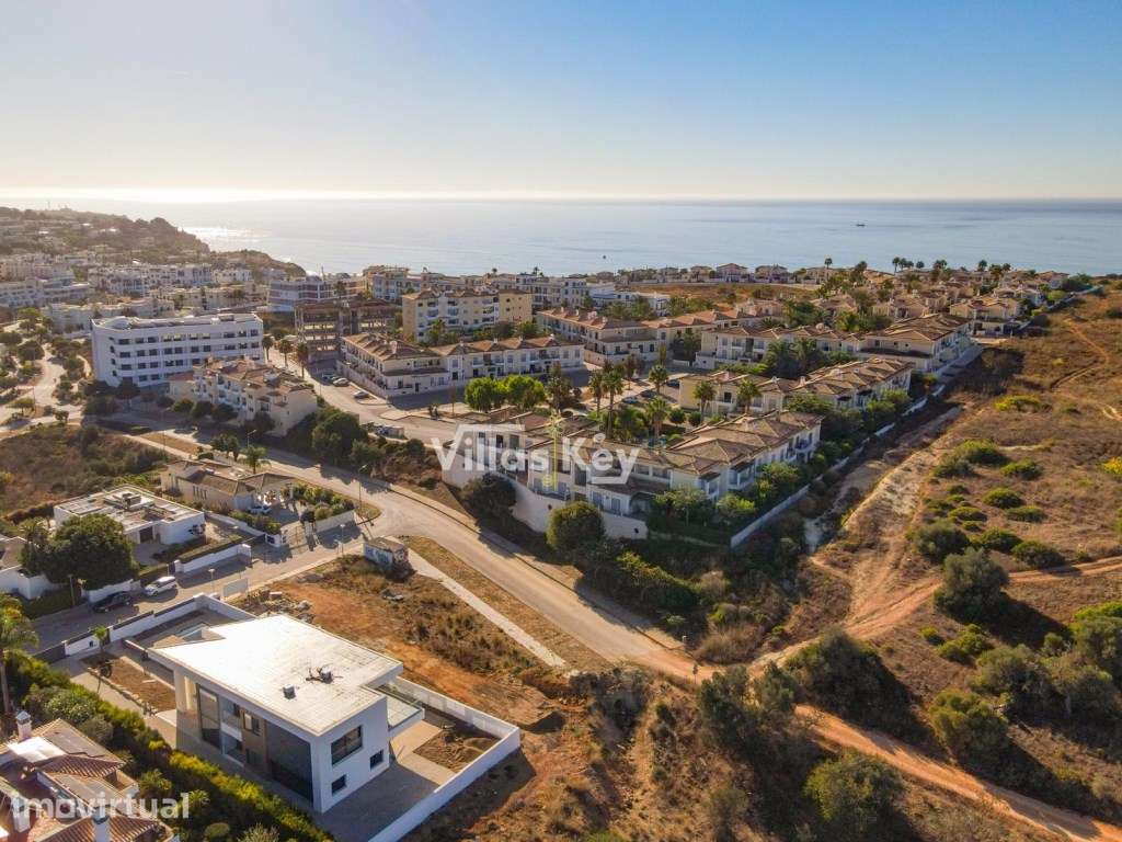 Para venda, moradia ao lado da Praia Porto de Mos, com piscina e ja... - Grande imagem: 5/37