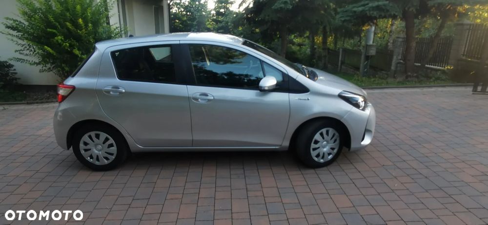 Toyota Yaris Hybrid 100 Active EU6 - 7