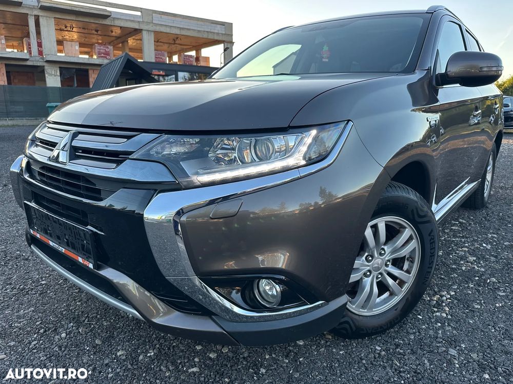 Mitsubishi Outlander 2.0 4WD Plug-In Hybrid Top - 2