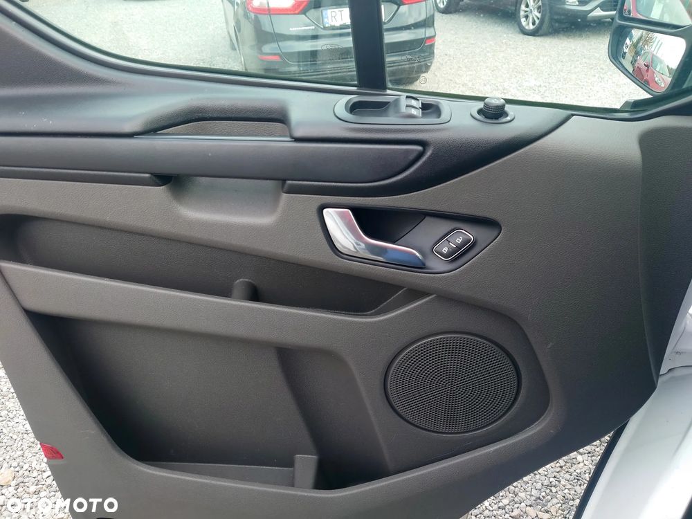 Ford Transit Custom 290 L2H1 Limited - 12