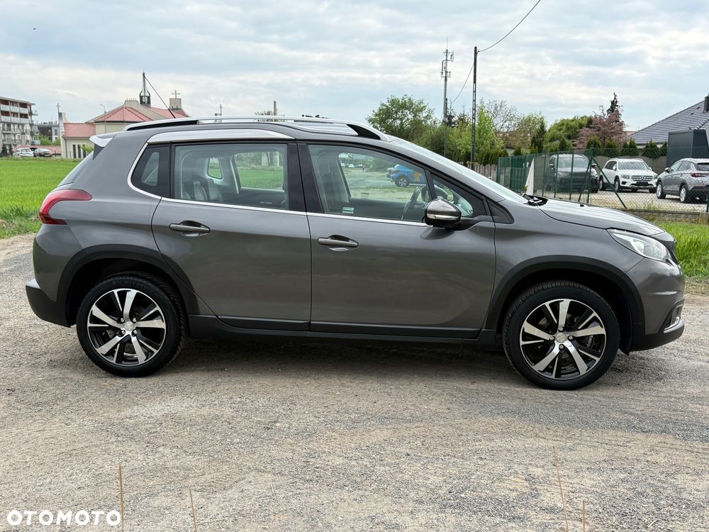 Peugeot 2008 1.2 Pure Tech Allure S&S - 11