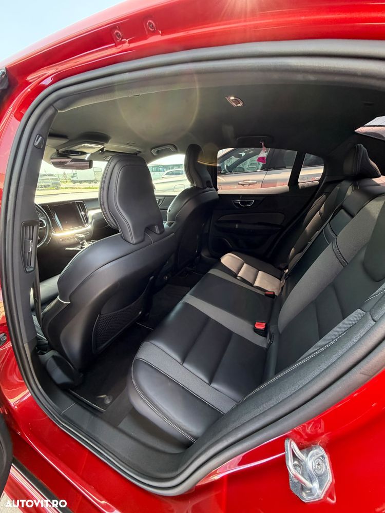 Volvo S60 T5 R-Design - 12