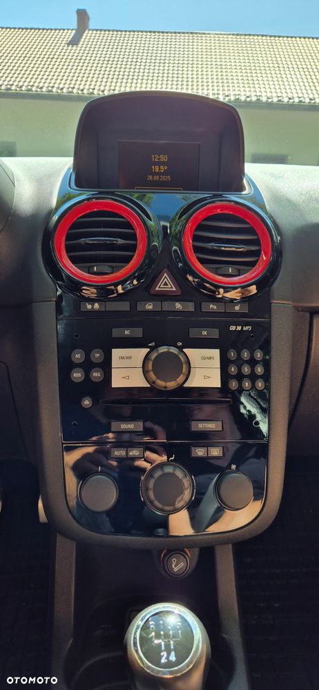 Opel Corsa 1.4 16V Cosmo - 8