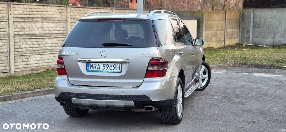 Mercedes-Benz ML 320 CDI 4Matic 7G-TRONIC Edition 10 - 19