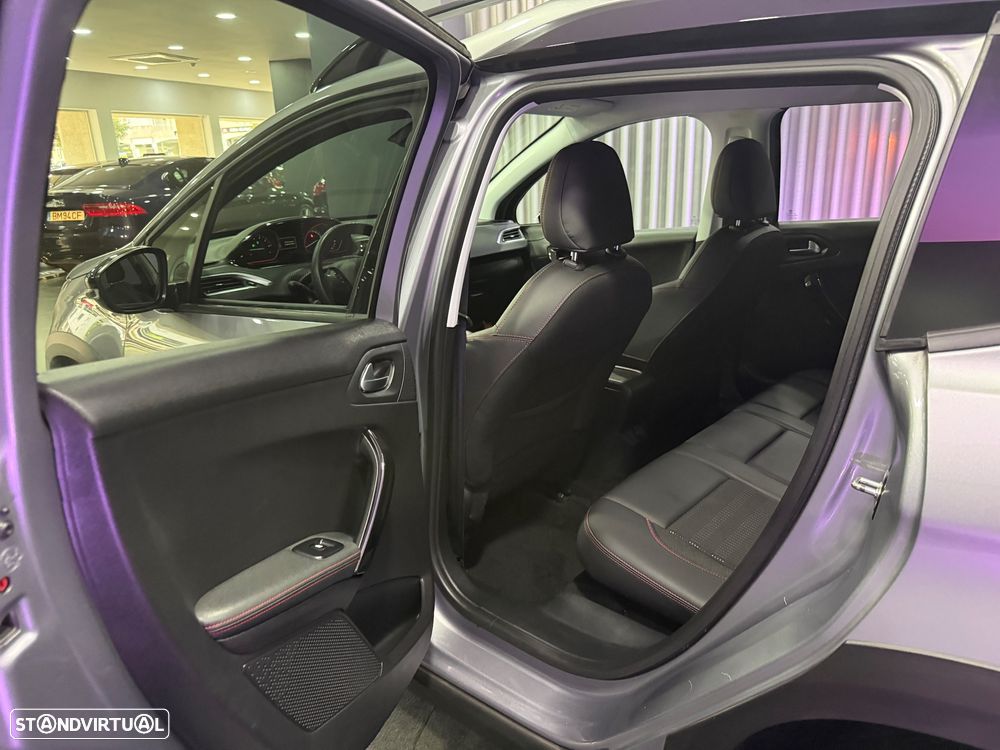 Peugeot 2008 1.2 PureTech GT Line - 11