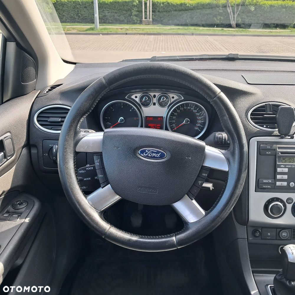 Ford Focus 1.6 16V Ambiente - 26