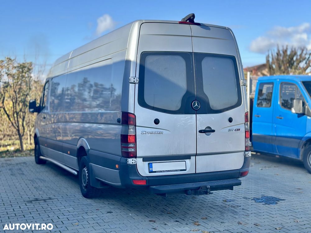Mercedes-Benz SPRINTER 319 - 11