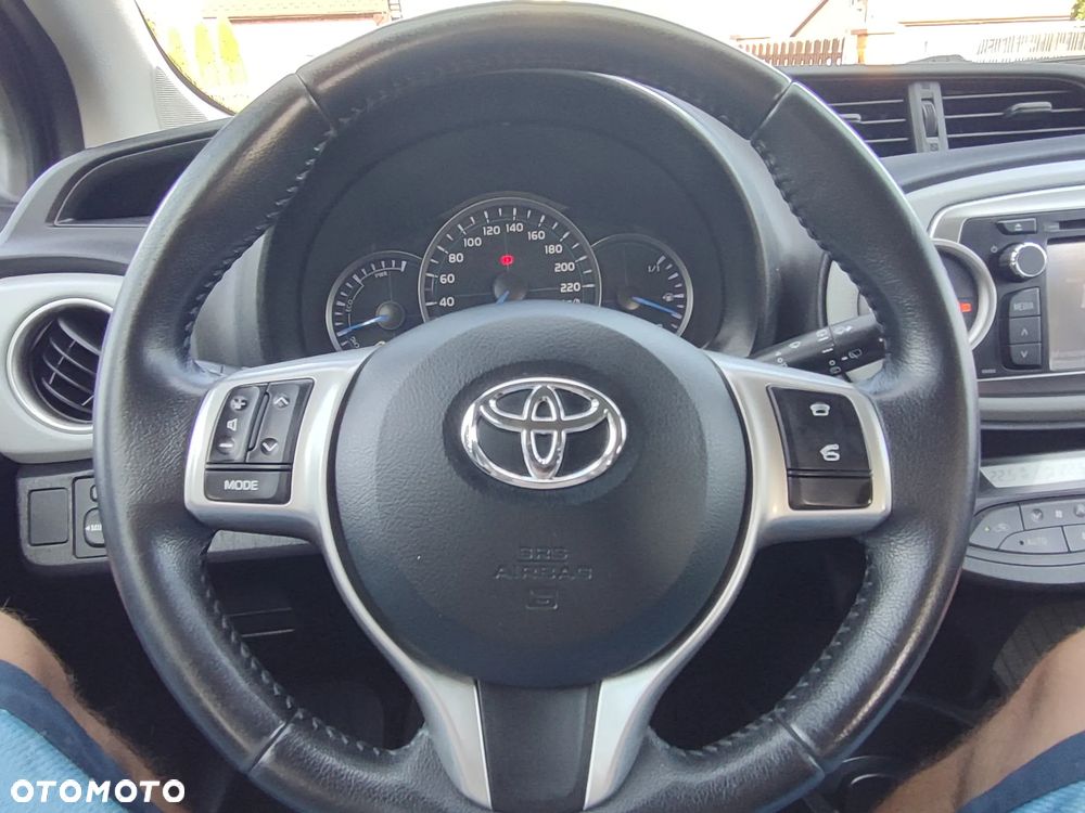 Toyota Yaris Hybrid 100 Life - 15