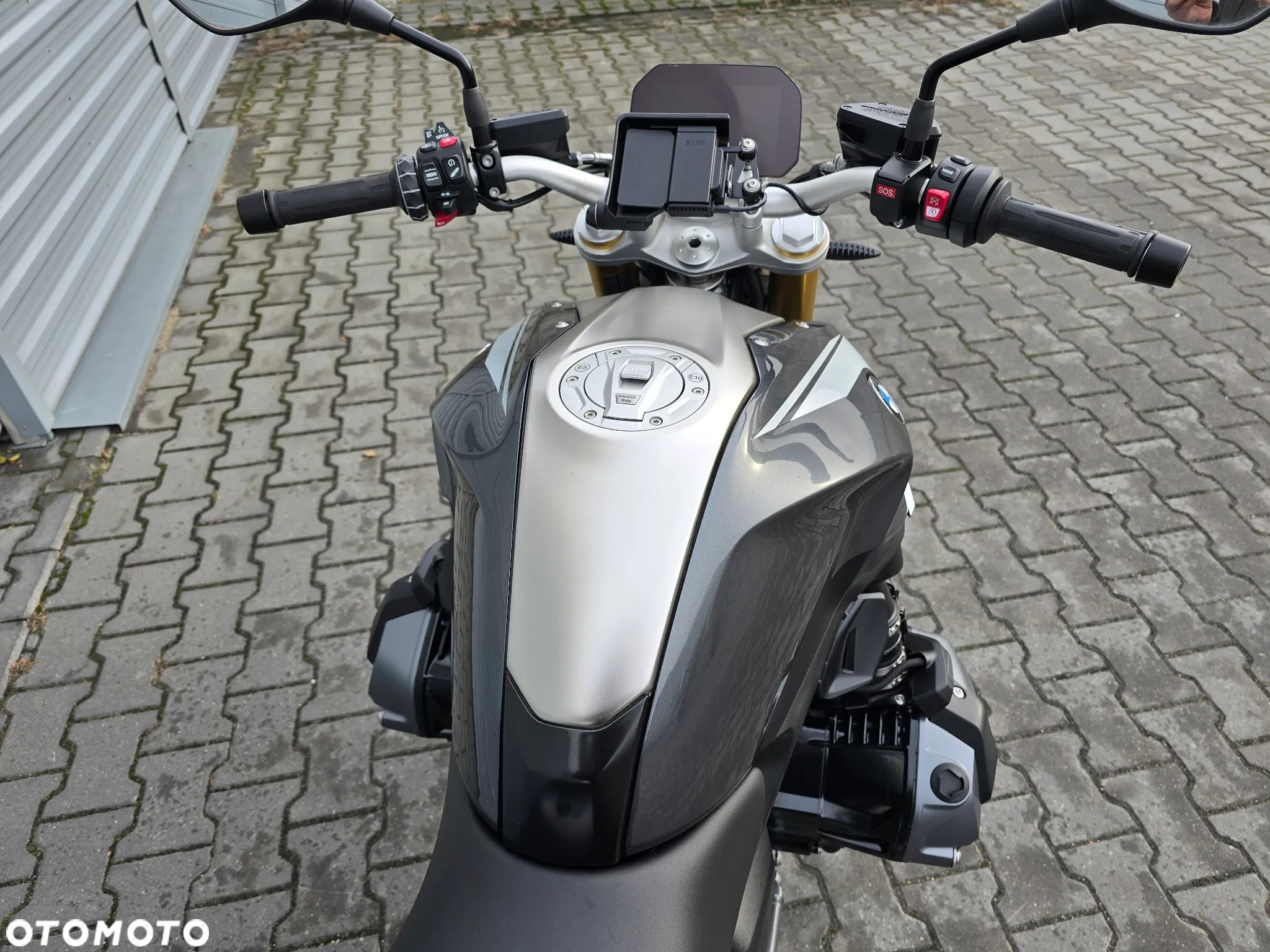 BMW R - 8