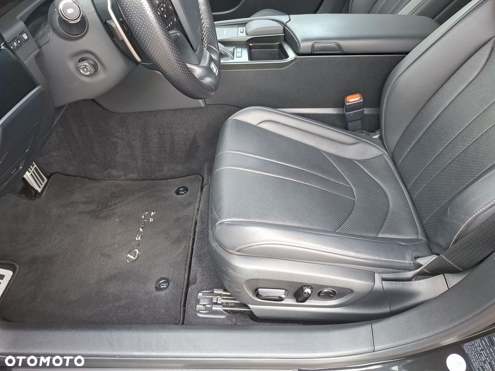 Lexus ES 300h F Sport Edition - 11