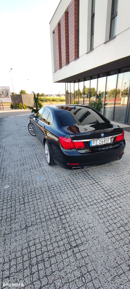 BMW Seria 7 750i - 4