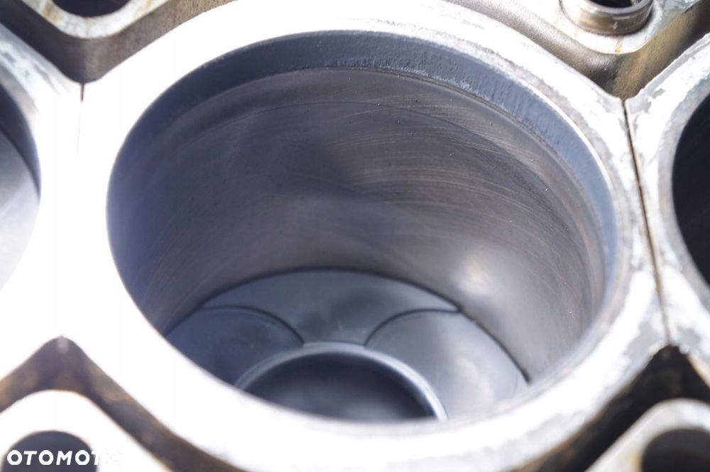 słupek silnik blok cylindry tłok volvo d5244t4 s60 i s80 sprawny - 7