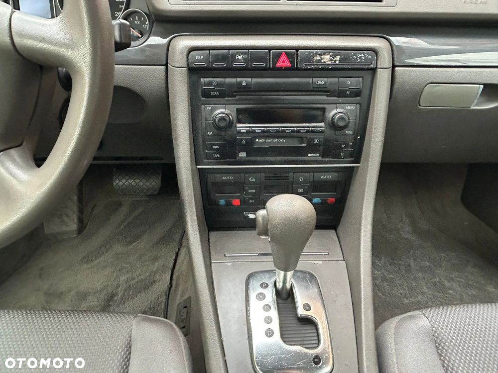 Audi A4 Limousine - 8