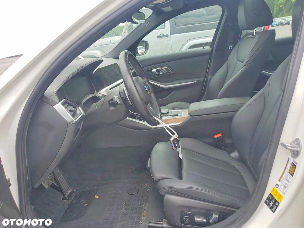 BMW Seria 3 330i xDrive M Sport sport - 8