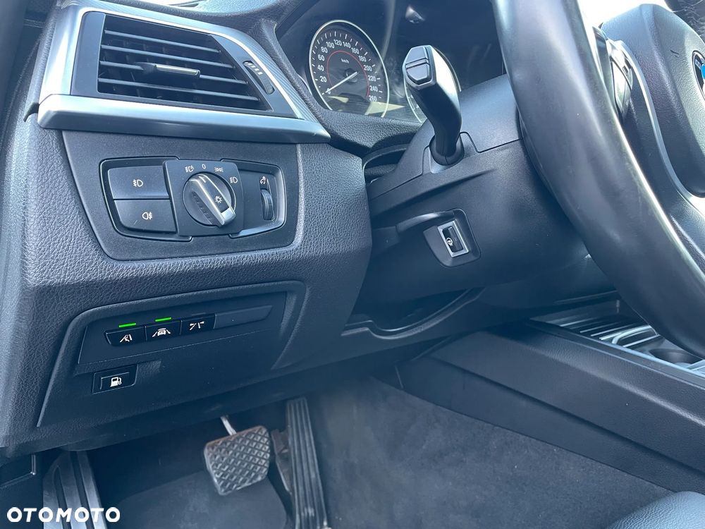 BMW Seria 3 330e iPerformance M Sport Shadow - 27