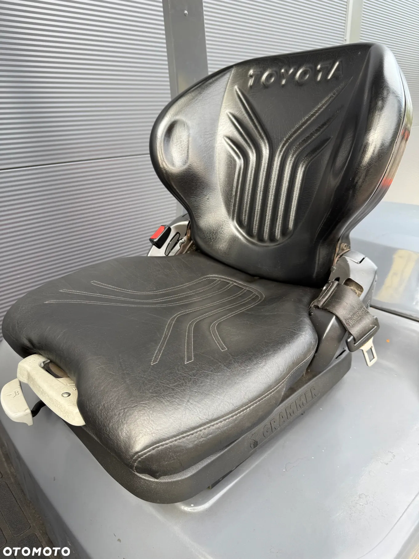 Toyota 02-8FDF30 - 8