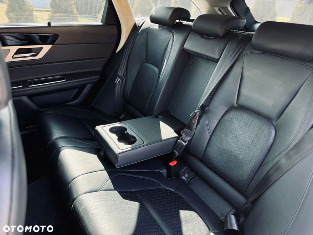 Jaguar XF 2.0 i4D Prestige - 18