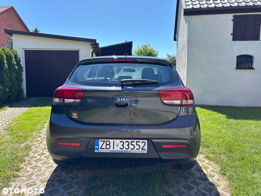 Kia Rio 1.2 L - 5