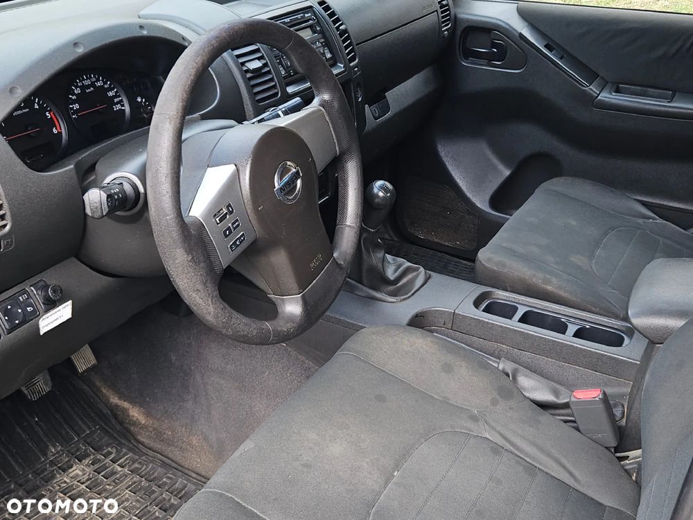 Nissan Navara 2.5 D XE - 12