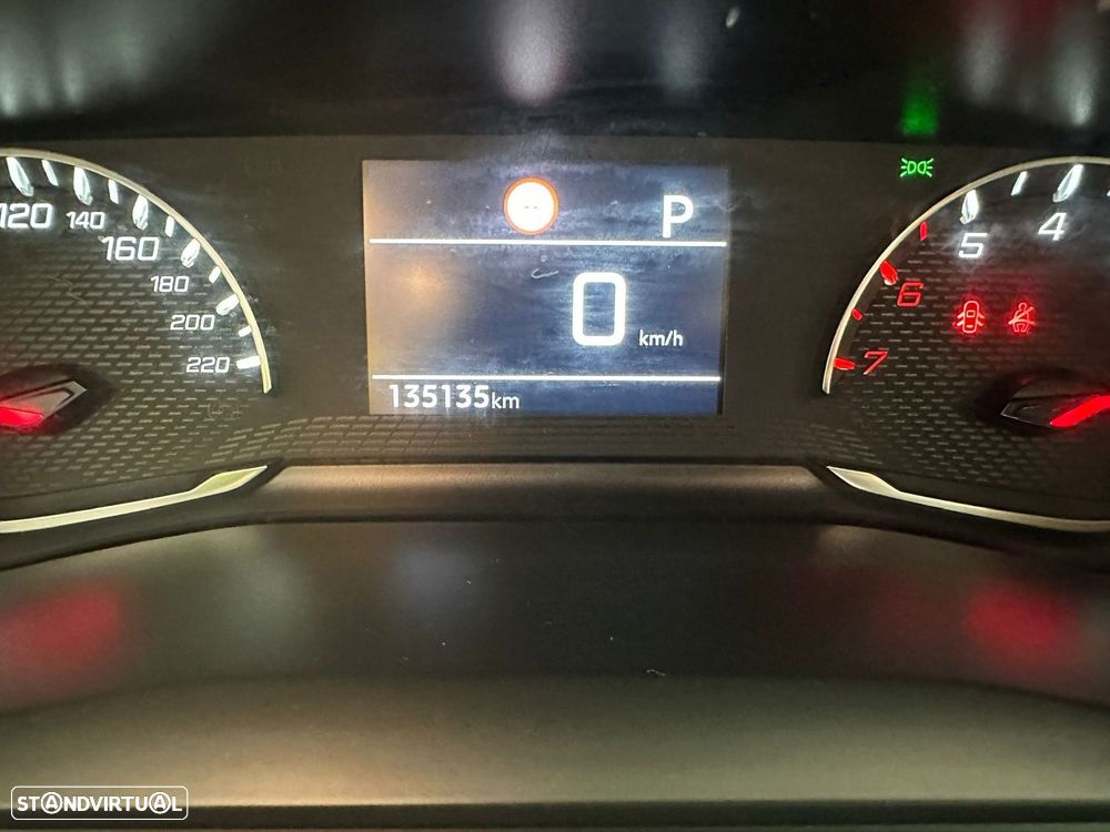 Peugeot 2008 1.2 PureTech Active Pack EAT8 - 15