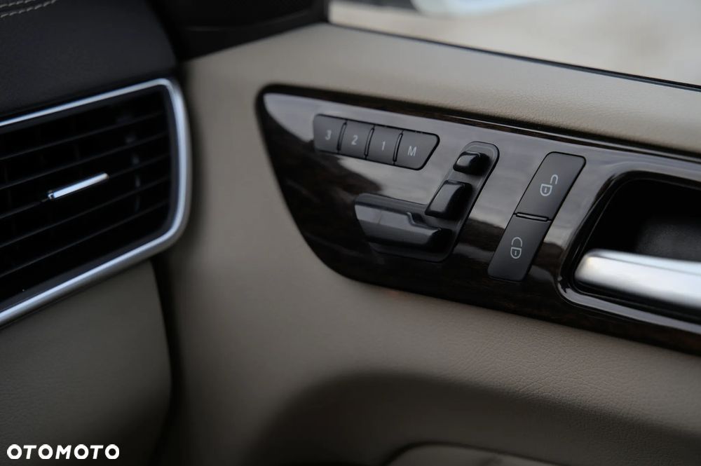 Mercedes-Benz GL 500 4Matic (BlueEFFICIENCY) 7G-TRONIC - 23