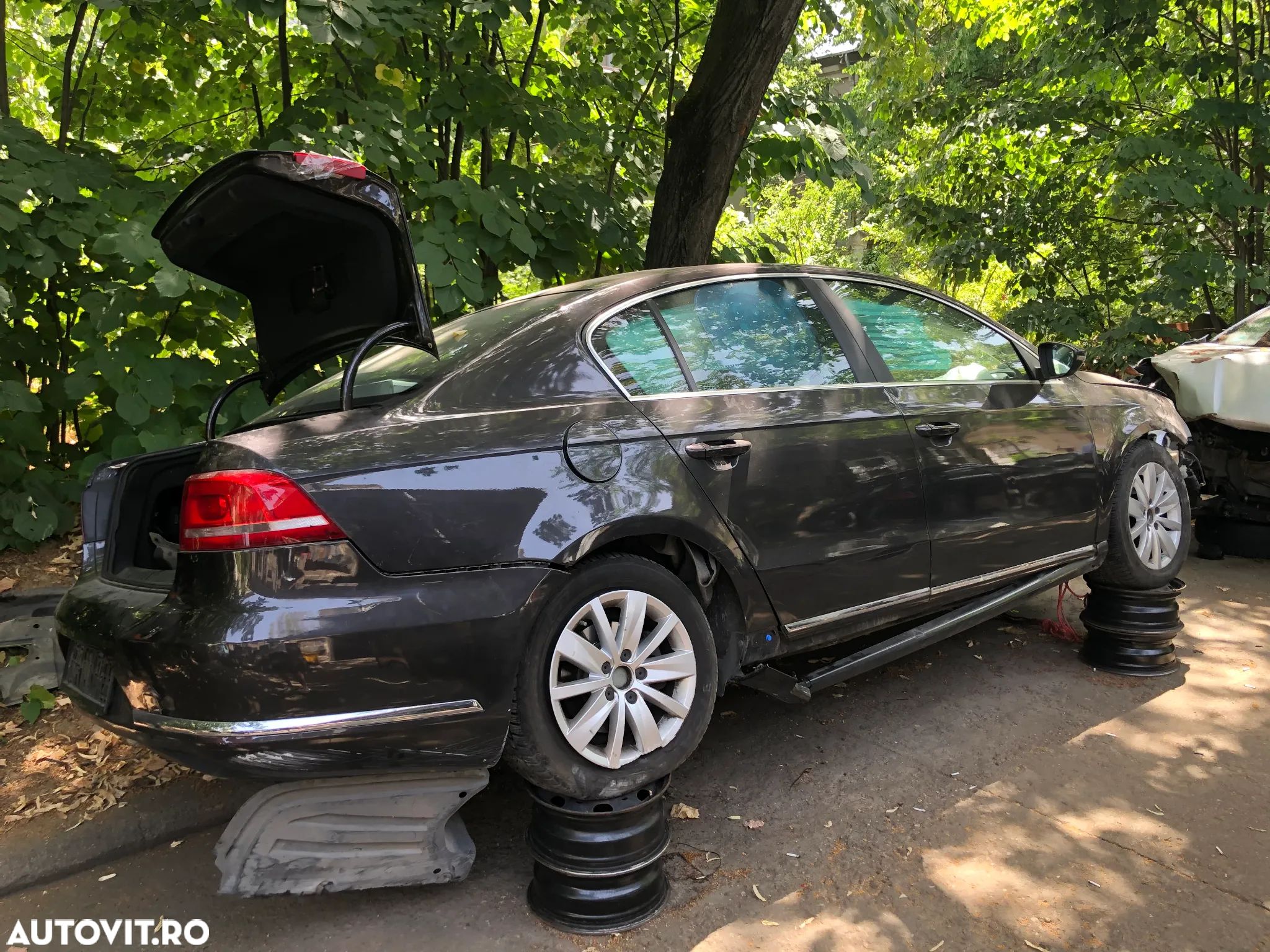 Dezmembrez Volkswagen Passat B7 1.6 TDI 2011 - 1
