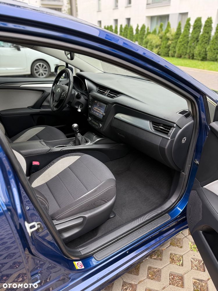 Toyota Avensis 2.0 D-4D Premium - 18