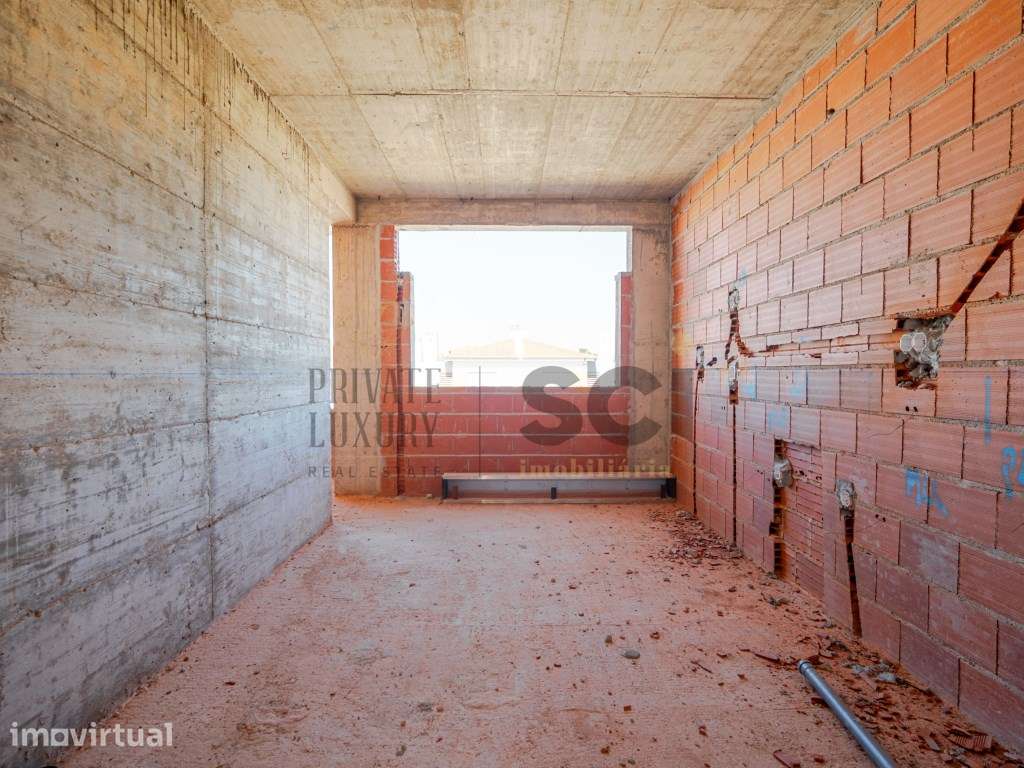Apartamento T2, com parqueamento e varanda em Portimão - Grande imagem: 2/49
