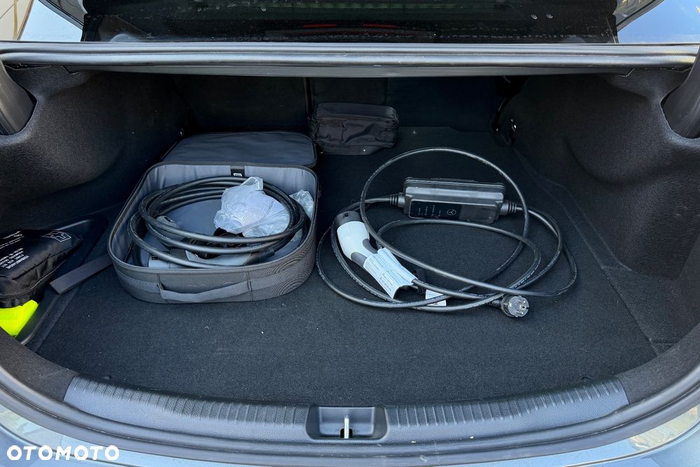 Mercedes-Benz Klasa C 300 e PHEV 4-Matic AMG - 28