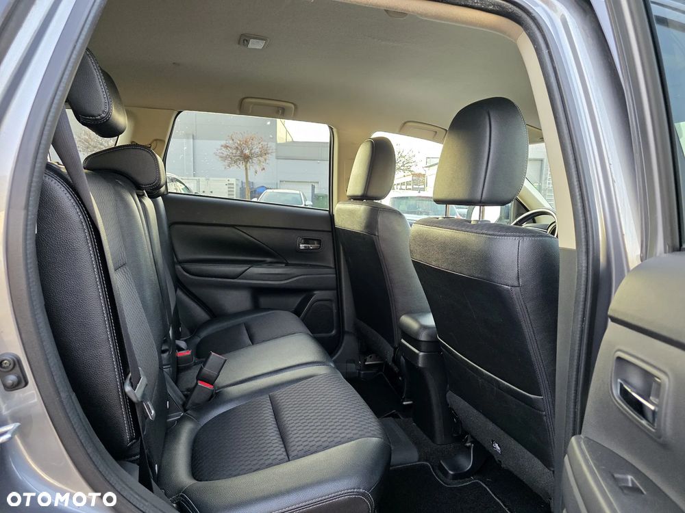 Mitsubishi Outlander 2.0 4WD Plus - 12