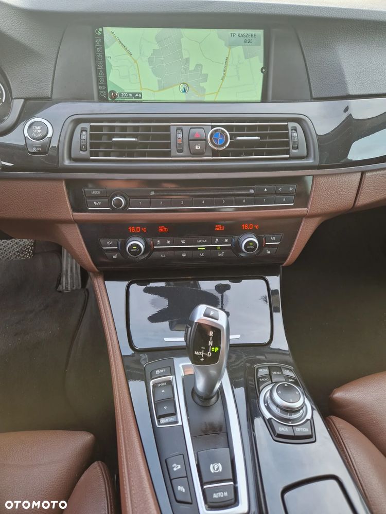 BMW Seria 5 525d xDrive - 18