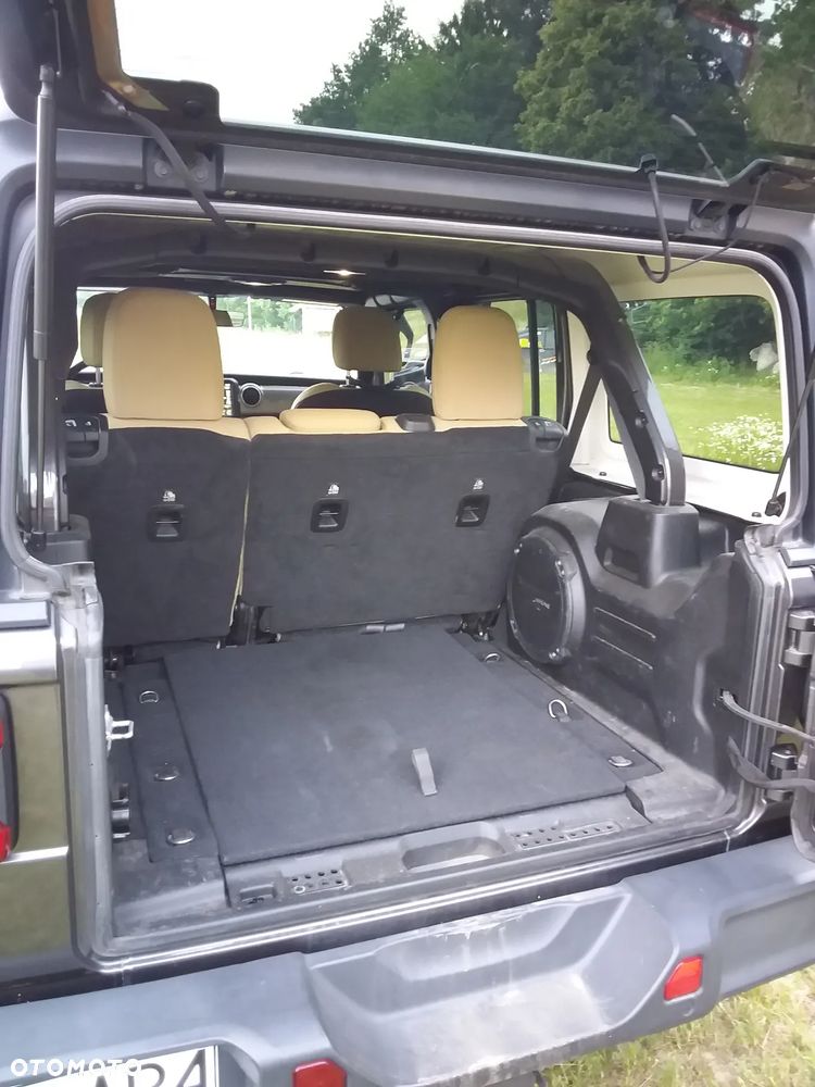 Jeep Wrangler - 12