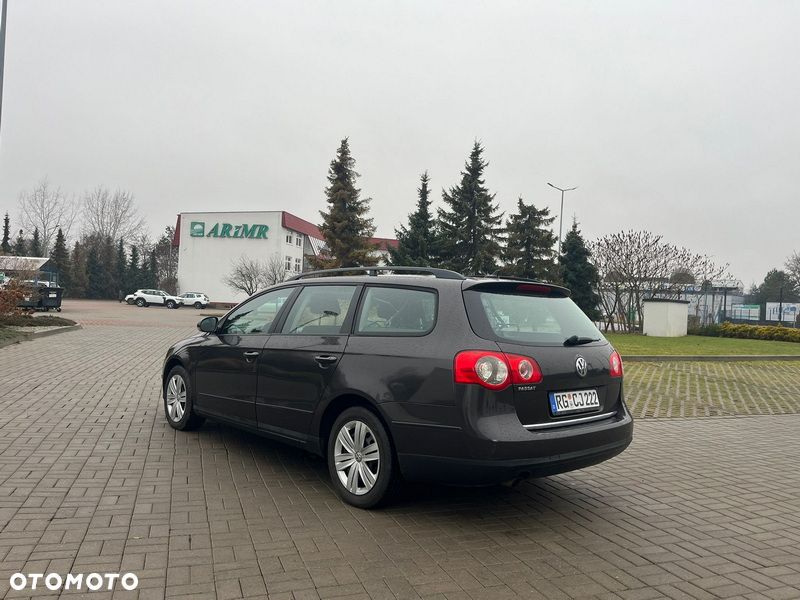 Volkswagen Passat - 4