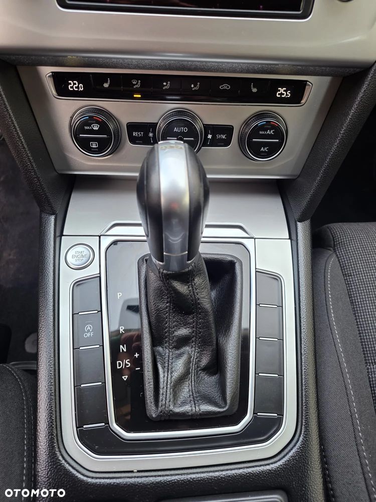 Volkswagen Passat Variant 2.0 TDI SCR DSG Comfortline - 26