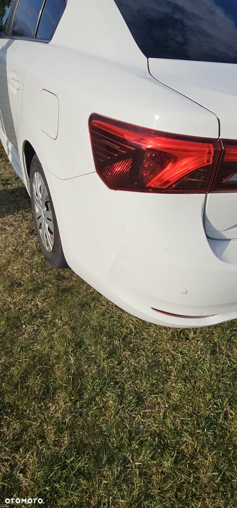 Toyota Avensis 1.8 Active - 16