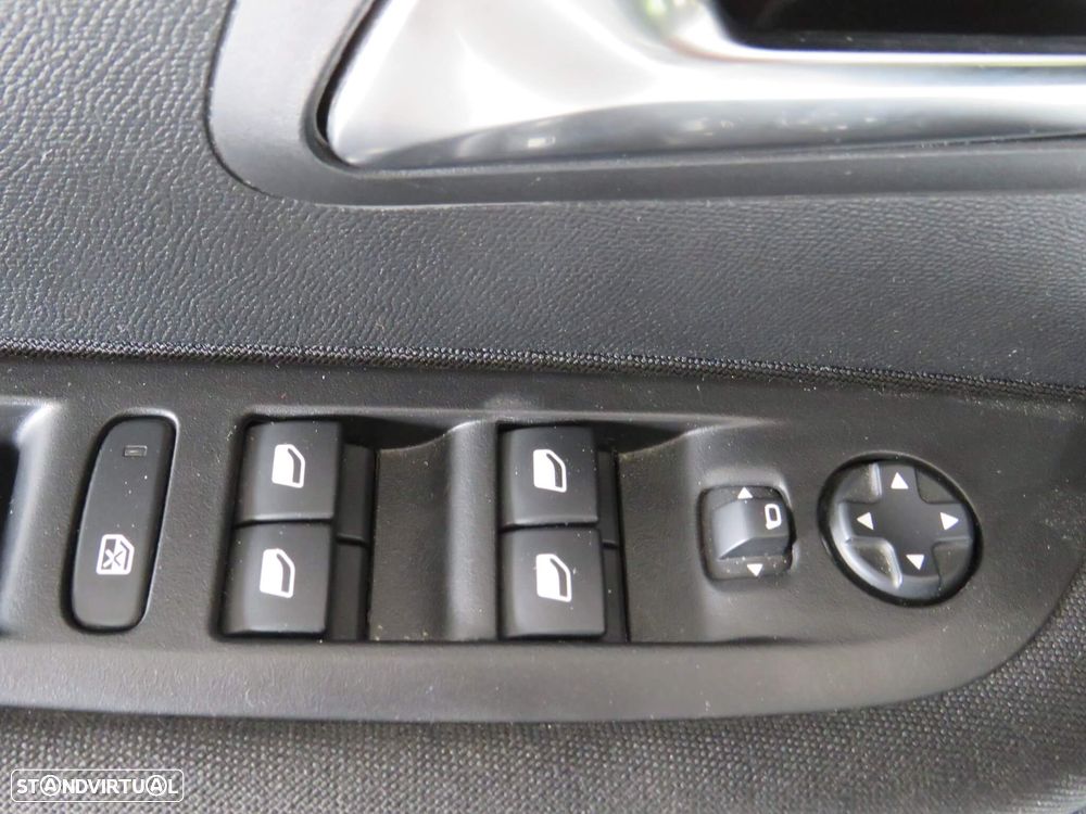 Peugeot 208 1.2 PureTech Active - 12