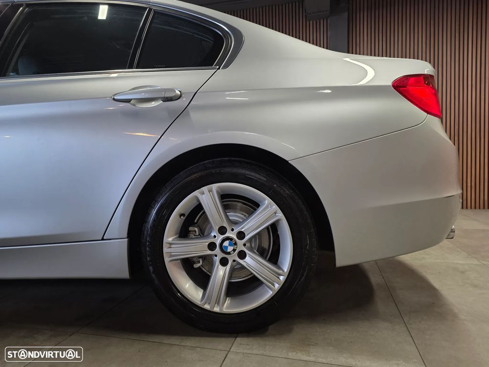 BMW 320 d Aut. Luxury Line - 33