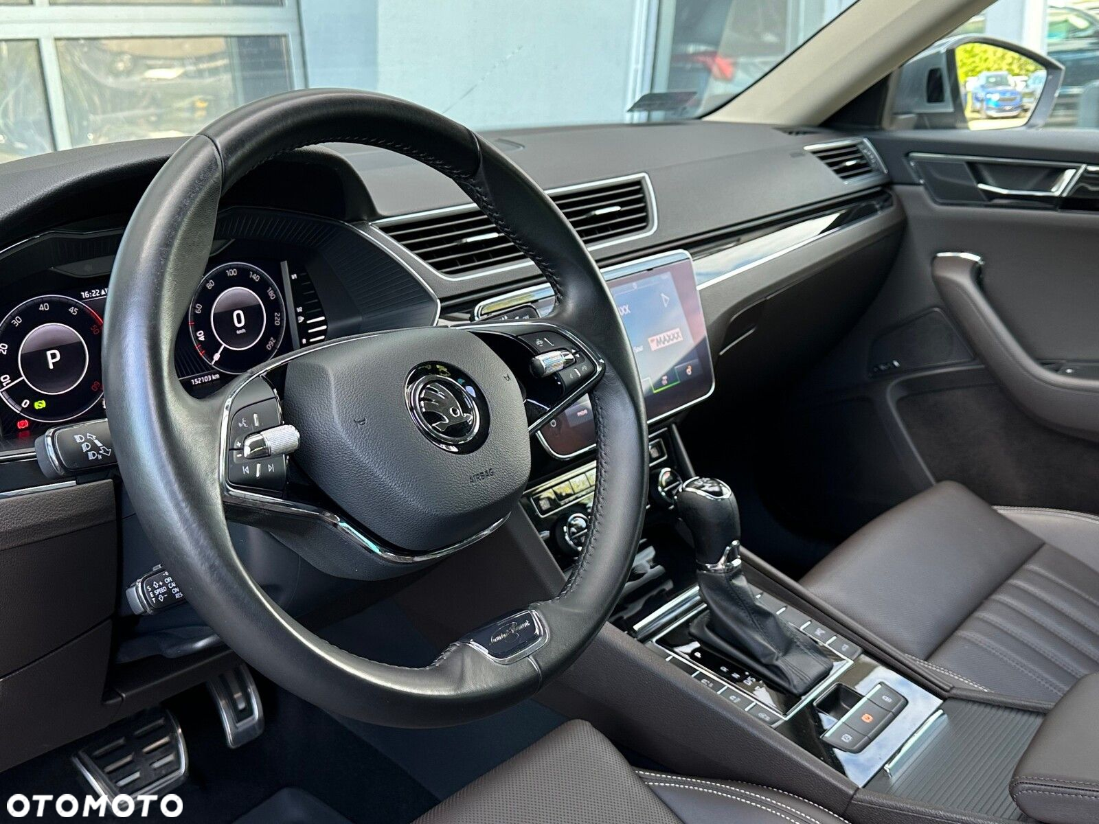 Skoda Superb 2.0 TDI SCR L&K DSG - 9
