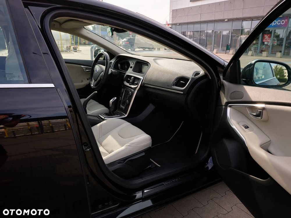 Volvo V40 T4 Momentum - 23