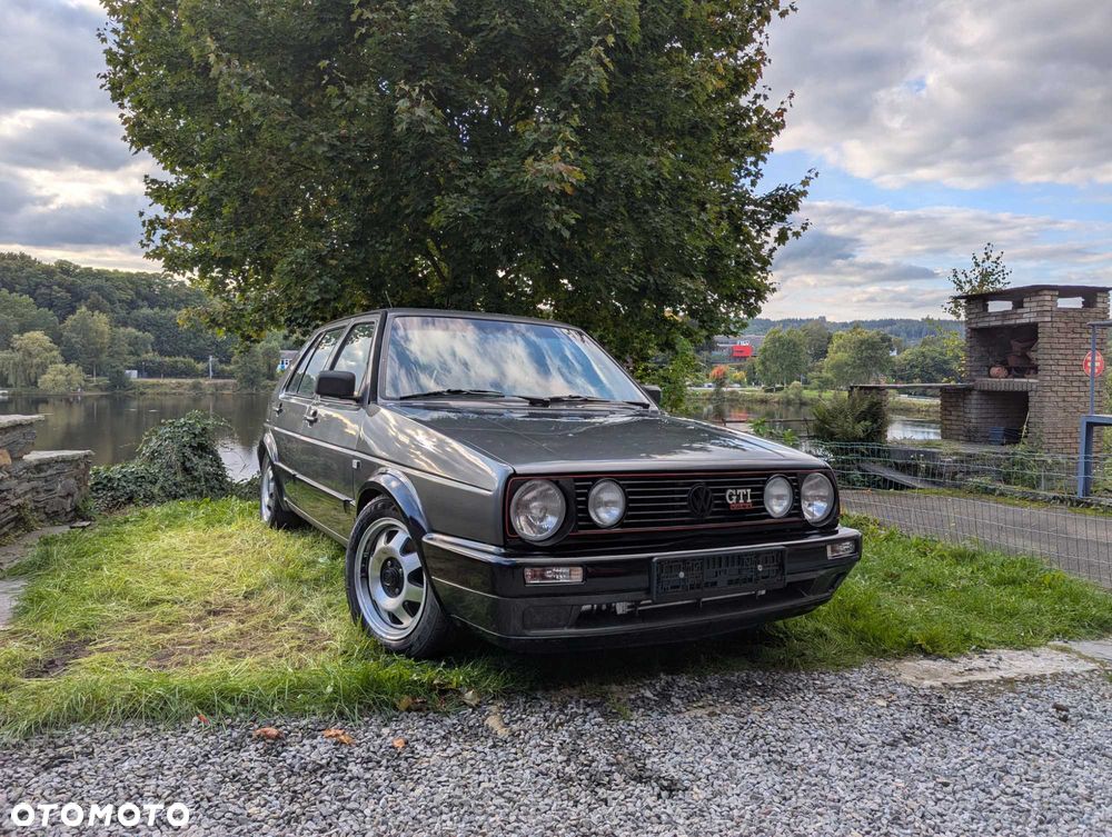 Volkswagen Golf - 1