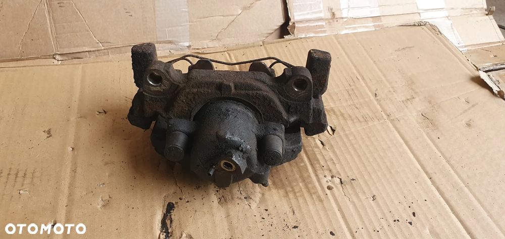 Zacisk hamulcowy lewy przód przedni VW Touran 1T0 - 6