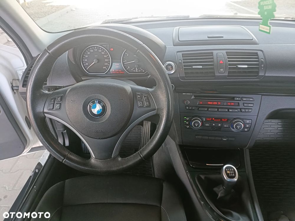 BMW X1 sDrive18i - 12